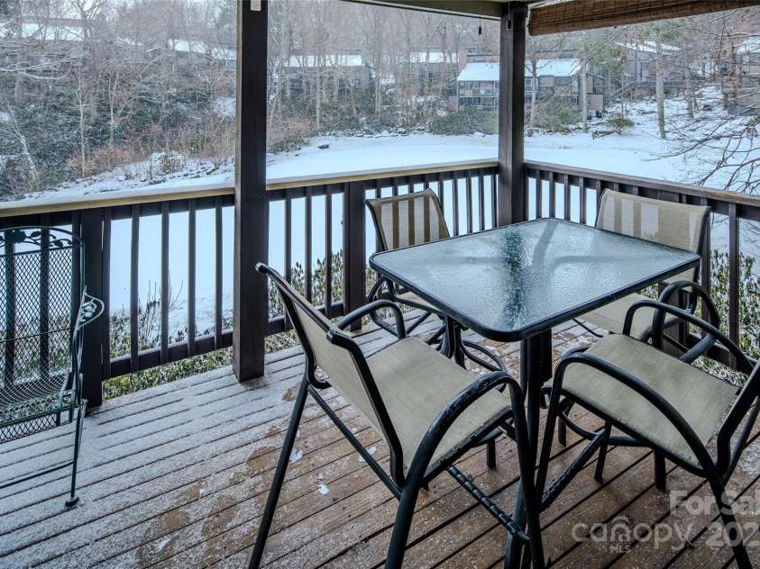 300 Glenwood Lane, Sugar Mountain, NC 28604.  MLS# CAR4204653, YatesRealty ID 305. 