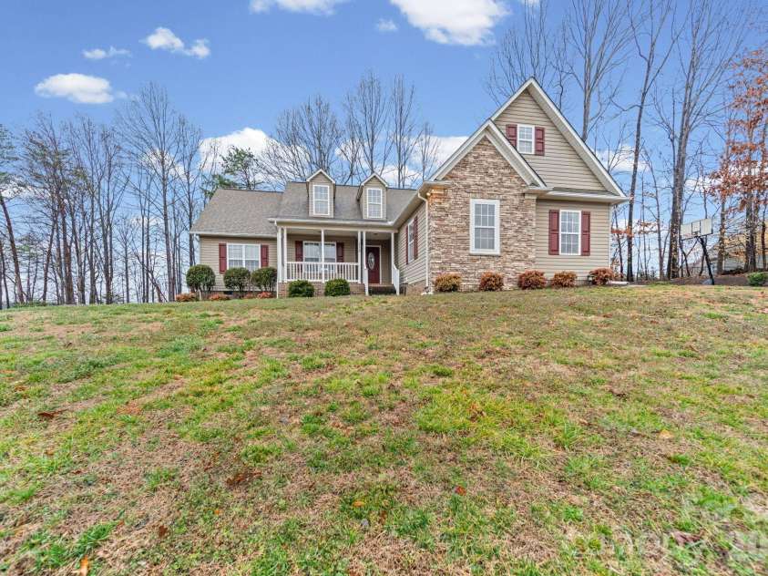 118 Sundance Circle, Statesville, NC 28625.  MLS# CAR4351957, YatesRealty ID 3050. 