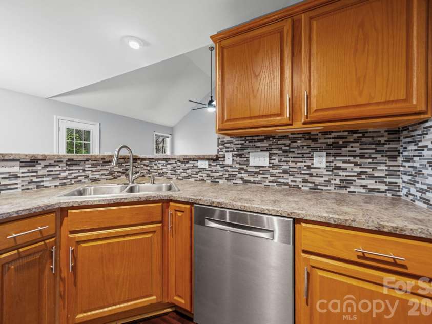 118 Sundance Circle, Statesville, NC 28625.  MLS# CAR4351957, YatesRealty ID 3050. 