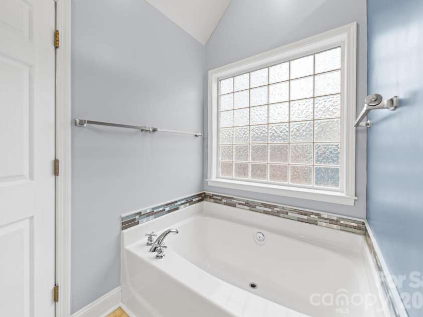 118 Sundance Circle, Statesville, NC 28625.  MLS# CAR4351957, YatesRealty ID 3050. 