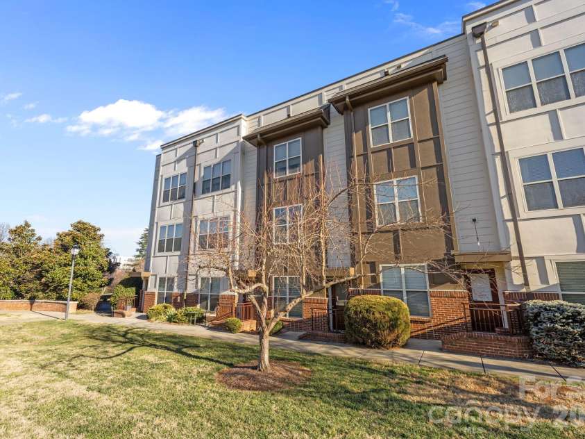 819 Seigle Point Drive, Charlotte, NC 28204.  MLS# CAR4338251, YatesRealty ID 3050. 