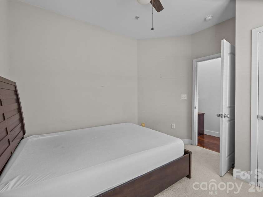 819 Seigle Point Drive, Charlotte, NC 28204.  MLS# CAR4338251, YatesRealty ID 3050. 