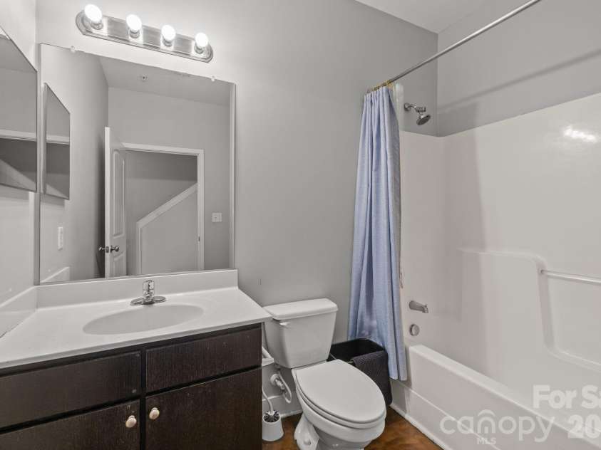 819 Seigle Point Drive, Charlotte, NC 28204.  MLS# CAR4338251, YatesRealty ID 3050. 