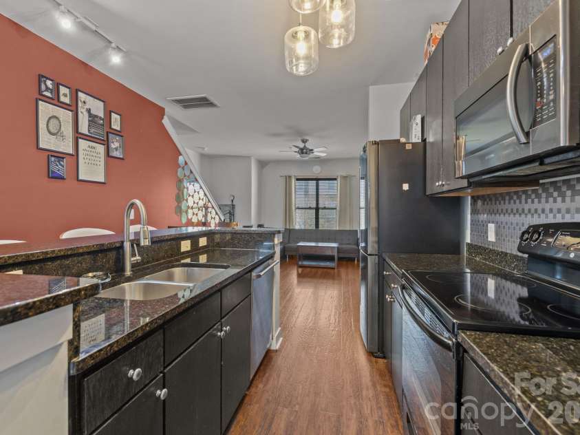 819 Seigle Point Drive, Charlotte, NC 28204.  MLS# CAR4338251, YatesRealty ID 3050. 