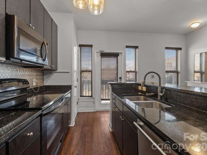 819 Seigle Point Drive, Charlotte, NC 28204.  MLS# CAR4338251, YatesRealty ID 3050. 