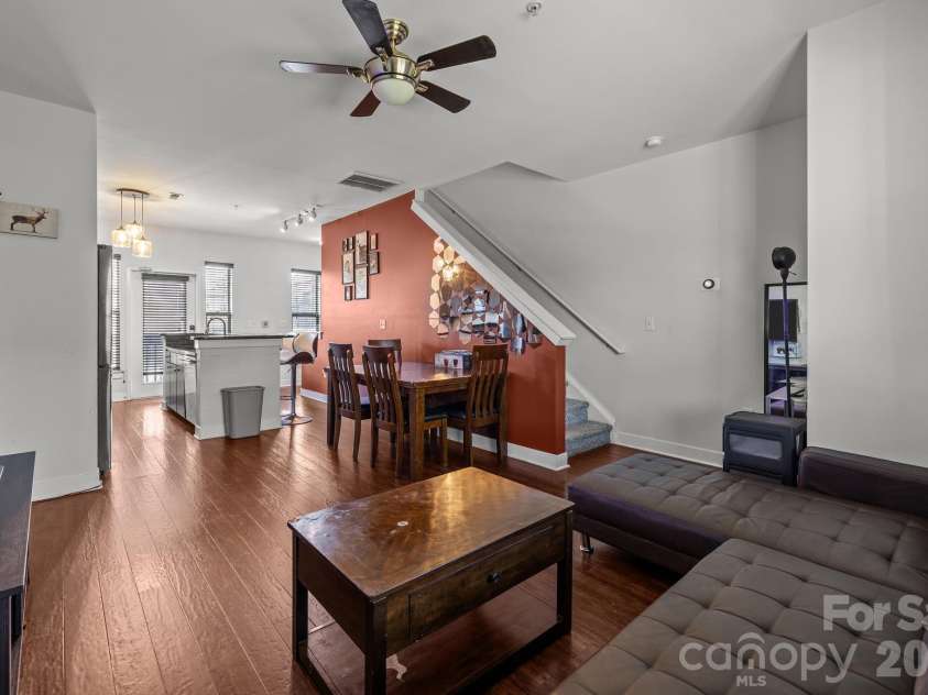 819 Seigle Point Drive, Charlotte, NC 28204.  MLS# CAR4338251, YatesRealty ID 3050. 