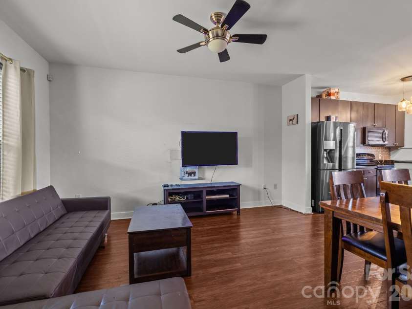 819 Seigle Point Drive, Charlotte, NC 28204.  MLS# CAR4338251, YatesRealty ID 3050. 