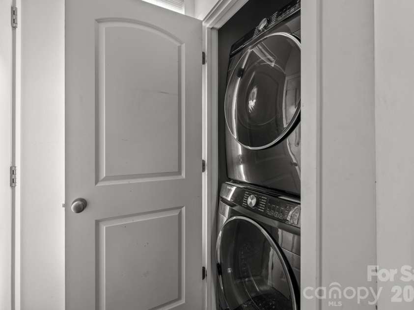 819 Seigle Point Drive, Charlotte, NC 28204.  MLS# CAR4338251, YatesRealty ID 3050. 