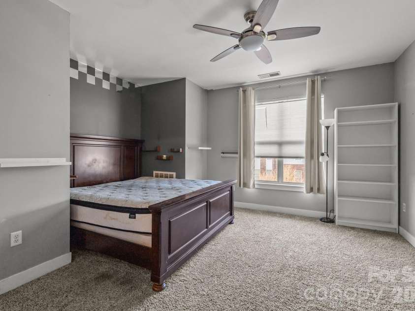 819 Seigle Point Drive, Charlotte, NC 28204.  MLS# CAR4338251, YatesRealty ID 3050. 