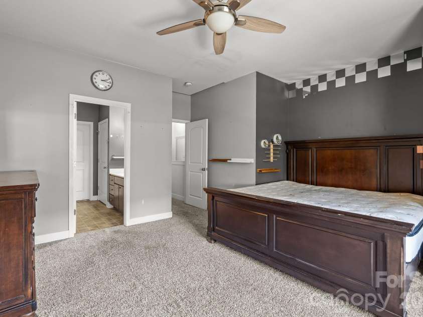 819 Seigle Point Drive, Charlotte, NC 28204.  MLS# CAR4338251, YatesRealty ID 3050. 