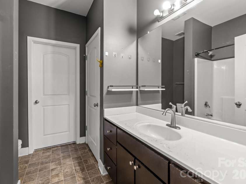 819 Seigle Point Drive, Charlotte, NC 28204.  MLS# CAR4338251, YatesRealty ID 3050. 