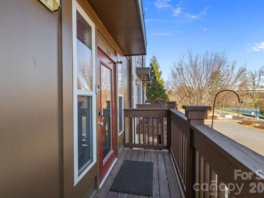 819 Seigle Point Drive, Charlotte, NC 28204.  MLS# CAR4338251, YatesRealty ID 3050. 