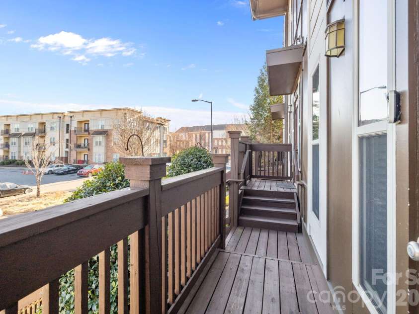 819 Seigle Point Drive, Charlotte, NC 28204.  MLS# CAR4338251, YatesRealty ID 3050. 