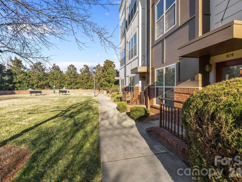 819 Seigle Point Drive, Charlotte, NC 28204.  MLS# CAR4338251, YatesRealty ID 3050. 