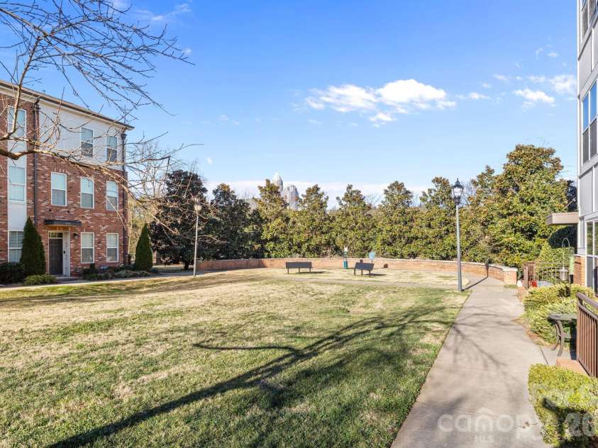 819 Seigle Point Drive, Charlotte, NC 28204.  MLS# CAR4338251, YatesRealty ID 3050. 