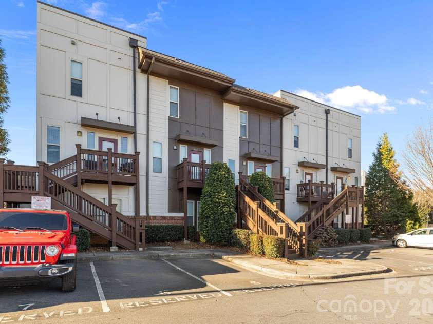 819 Seigle Point Drive, Charlotte, NC 28204.  MLS# CAR4338251, YatesRealty ID 3050. 