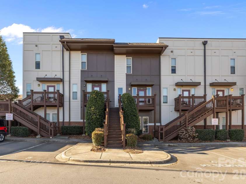 819 Seigle Point Drive, Charlotte, NC 28204.  MLS# CAR4338251, YatesRealty ID 3050. 