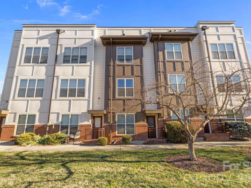 819 Seigle Point Drive, Charlotte, NC 28204.  MLS# CAR4338251, YatesRealty ID 3050. 