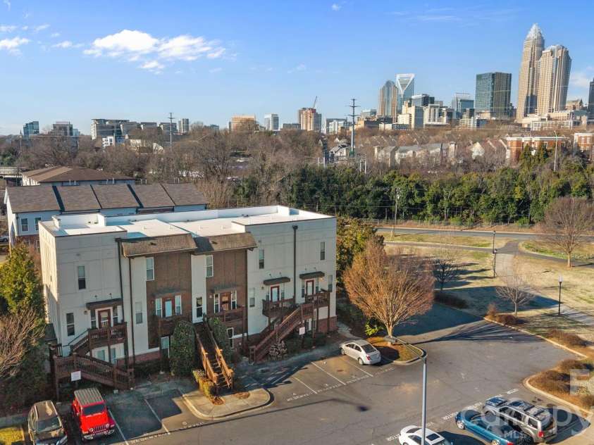 819 Seigle Point Drive, Charlotte, NC 28204.  MLS# CAR4338251, YatesRealty ID 3050. 