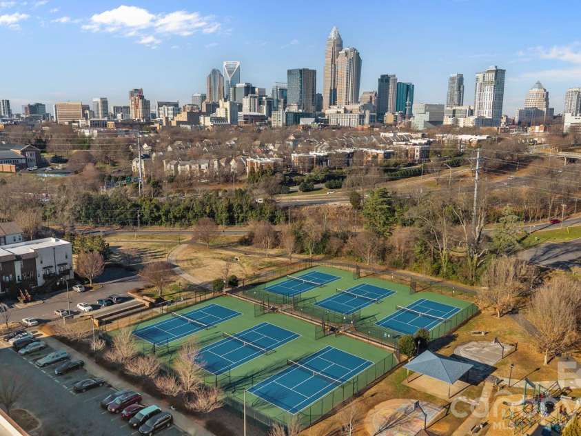 819 Seigle Point Drive, Charlotte, NC 28204.  MLS# CAR4338251, YatesRealty ID 3050. 