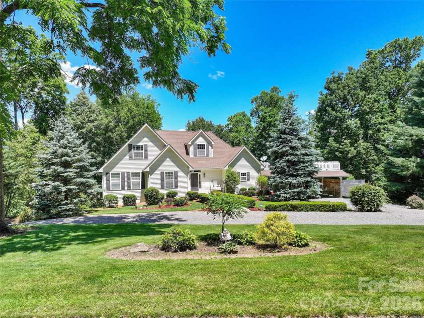 637 April Park, Waynesville, NC 28786.  MLS# CAR4391687, YatesRealty ID 30500. 