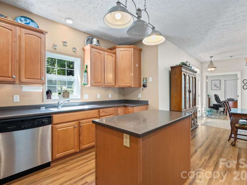 637 April Park, Waynesville, NC 28786.  MLS# CAR4391687, YatesRealty ID 30500. 