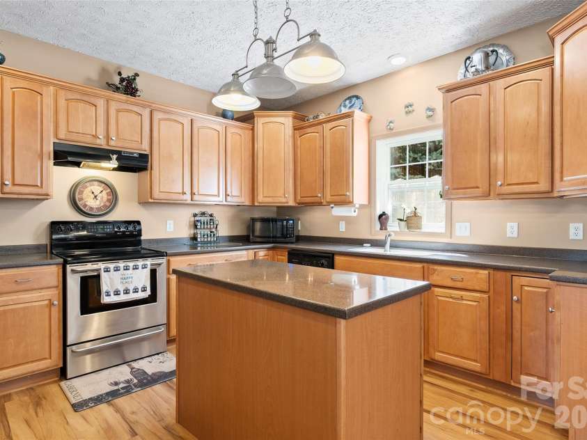 637 April Park, Waynesville, NC 28786.  MLS# CAR4391687, YatesRealty ID 30500. 