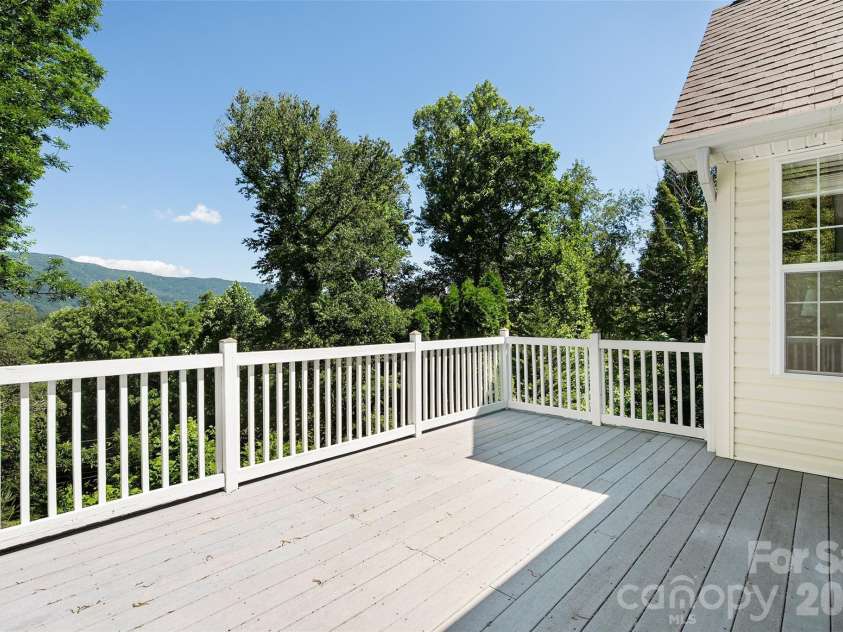 637 April Park, Waynesville, NC 28786.  MLS# CAR4391687, YatesRealty ID 30500. 