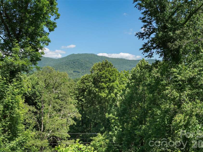 637 April Park, Waynesville, NC 28786.  MLS# CAR4391687, YatesRealty ID 30500. 