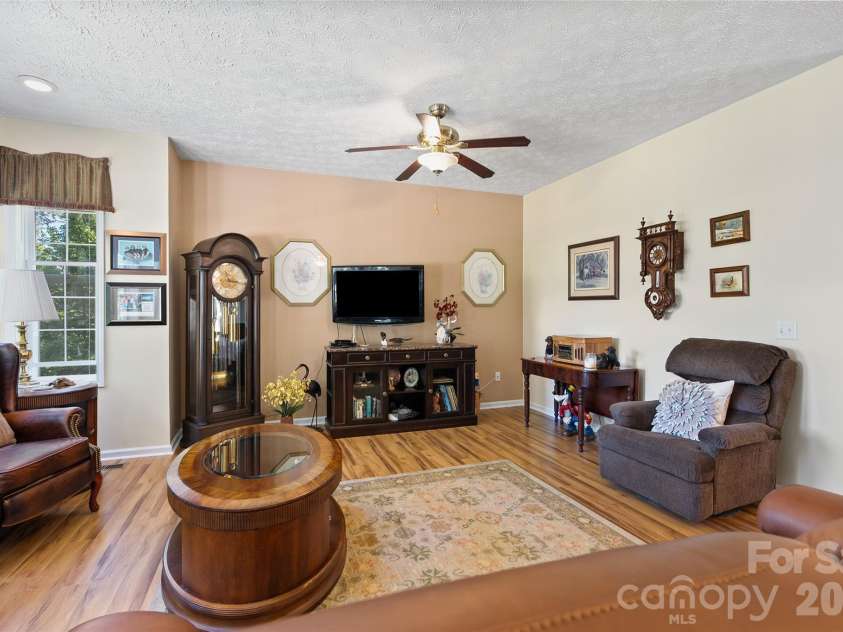 637 April Park, Waynesville, NC 28786.  MLS# CAR4391687, YatesRealty ID 30500. 