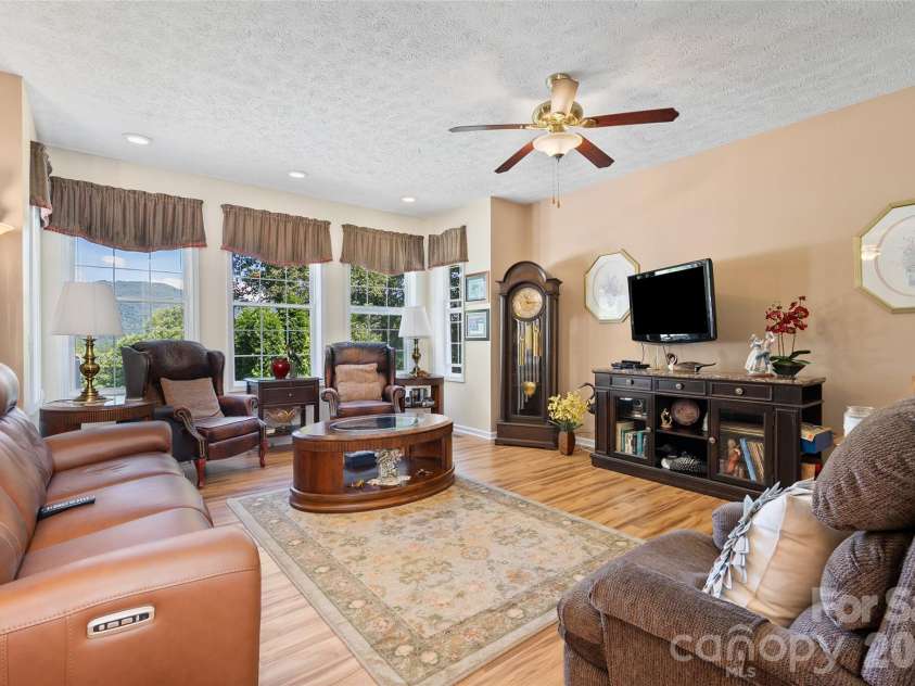 637 April Park, Waynesville, NC 28786.  MLS# CAR4391687, YatesRealty ID 30500. 
