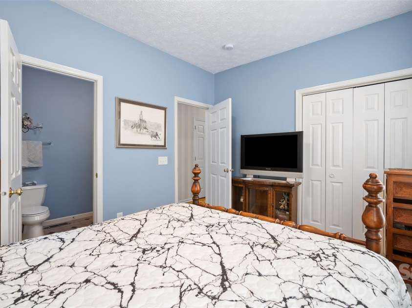 637 April Park, Waynesville, NC 28786.  MLS# CAR4391687, YatesRealty ID 30500. 