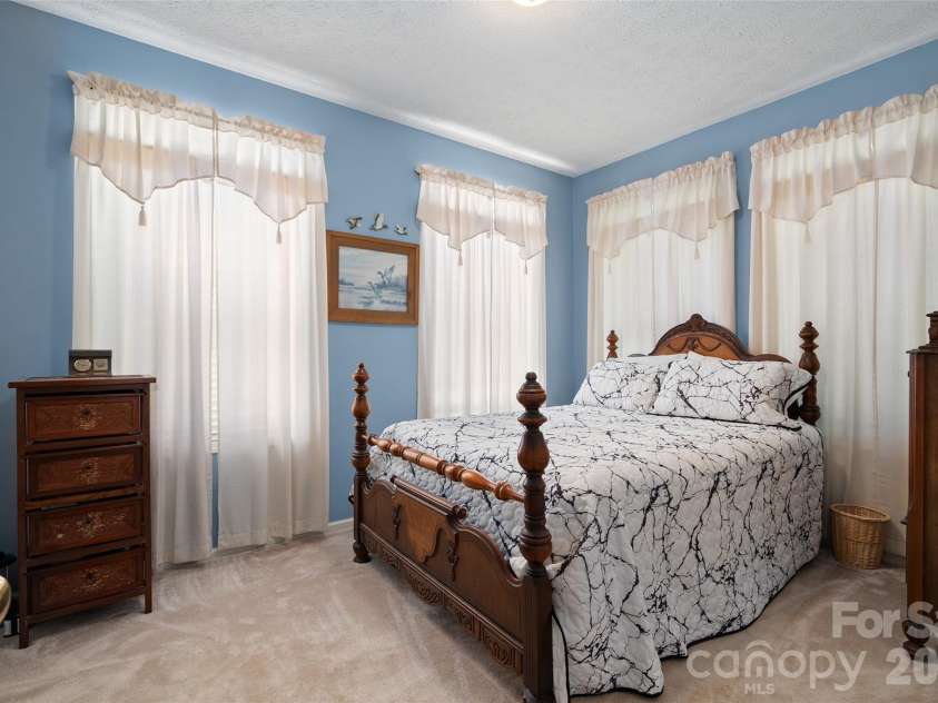 637 April Park, Waynesville, NC 28786.  MLS# CAR4391687, YatesRealty ID 30500. 