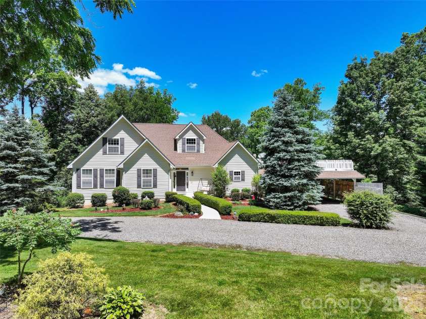 637 April Park, Waynesville, NC 28786.  MLS# CAR4391687, YatesRealty ID 30500. 