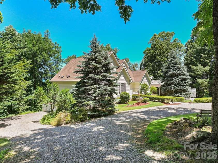 637 April Park, Waynesville, NC 28786.  MLS# CAR4391687, YatesRealty ID 30500. 