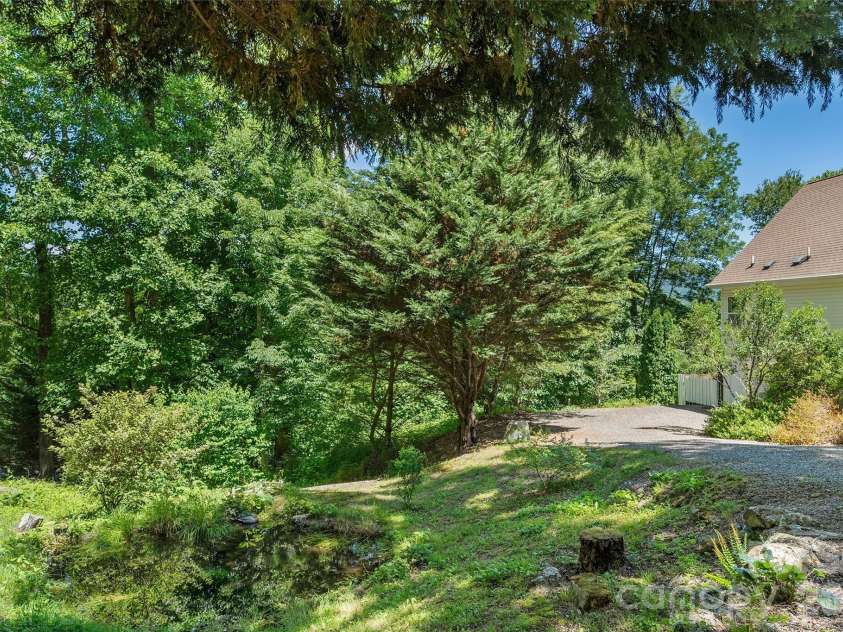637 April Park, Waynesville, NC 28786.  MLS# CAR4391687, YatesRealty ID 30500. 