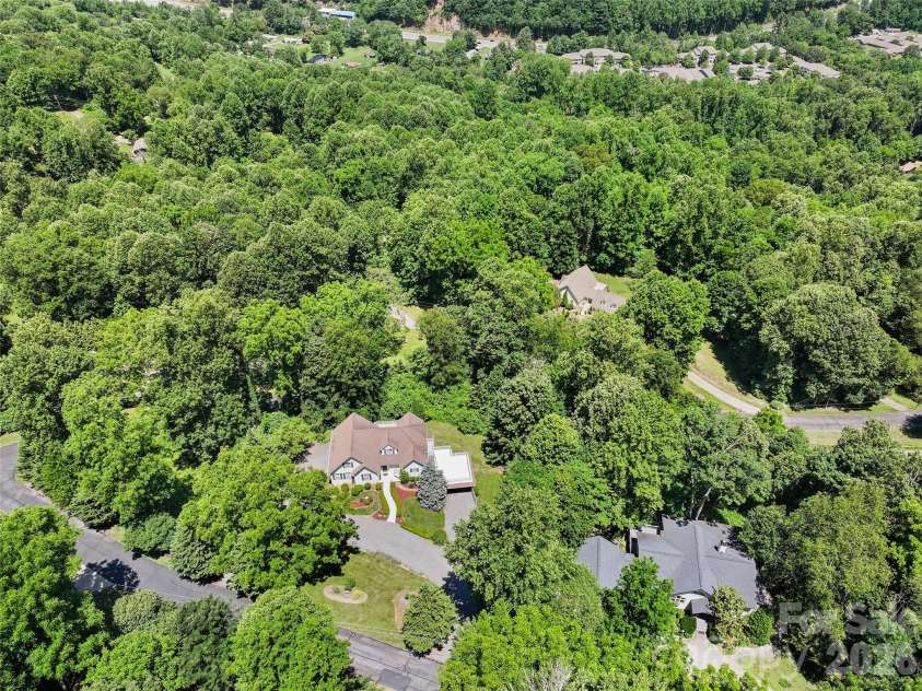 637 April Park, Waynesville, NC 28786.  MLS# CAR4391687, YatesRealty ID 30500. 