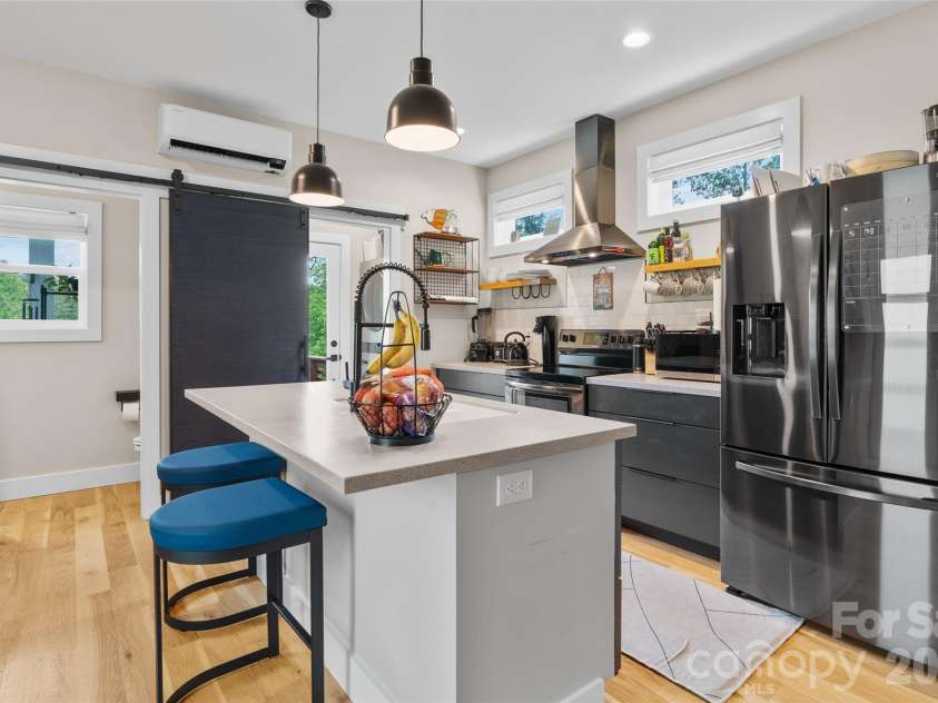 109 Thurland Avenue, Asheville, NC 28803.  MLS# CAR4261311, YatesRealty ID 30501. 