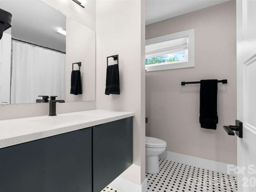 109 Thurland Avenue, Asheville, NC 28803.  MLS# CAR4261311, YatesRealty ID 30501. 