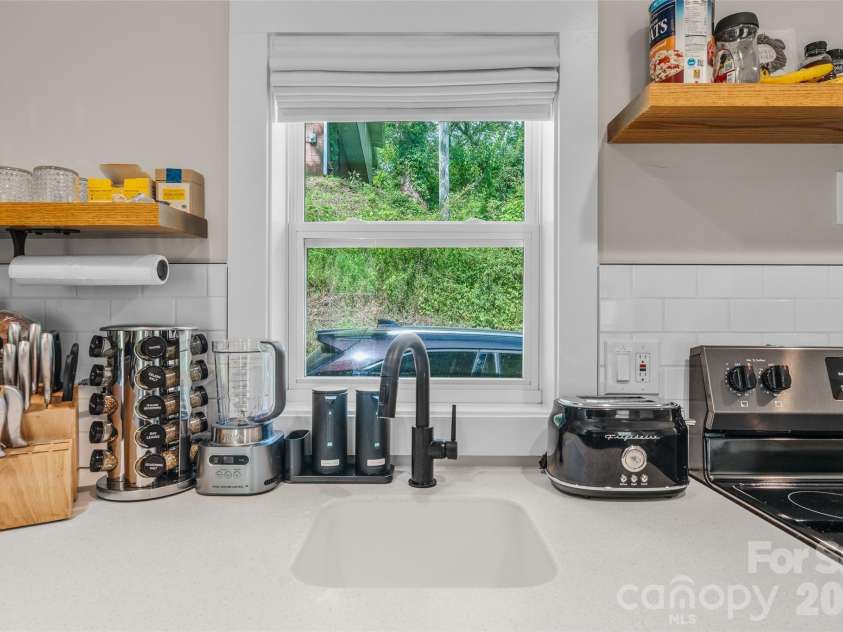 109 Thurland Avenue, Asheville, NC 28803.  MLS# CAR4261311, YatesRealty ID 30501. Clean, contemporary finishes