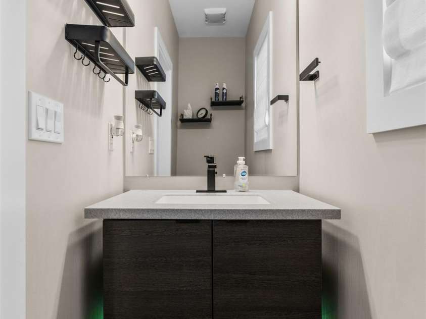 109 Thurland Avenue, Asheville, NC 28803.  MLS# CAR4261311, YatesRealty ID 30501. Cool bathroom vanity lighting 