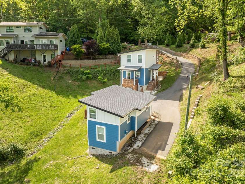 109 Thurland Avenue, Asheville, NC 28803.  MLS# CAR4261311, YatesRealty ID 30501. Driveway is steep but manageable