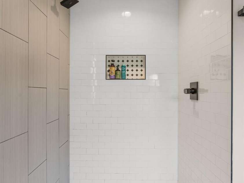 109 Thurland Avenue, Asheville, NC 28803.  MLS# CAR4261311, YatesRealty ID 30501. Ez entry shower