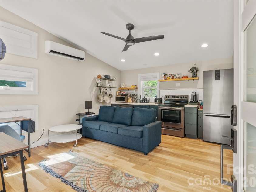 109 Thurland Avenue, Asheville, NC 28803.  MLS# CAR4261311, YatesRealty ID 30501. Fun space! large enough for a bed and living space. 