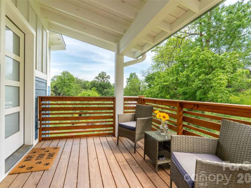 109 Thurland Avenue, Asheville, NC 28803.  MLS# CAR4261311, YatesRealty ID 30501. Generous porch space for ADU