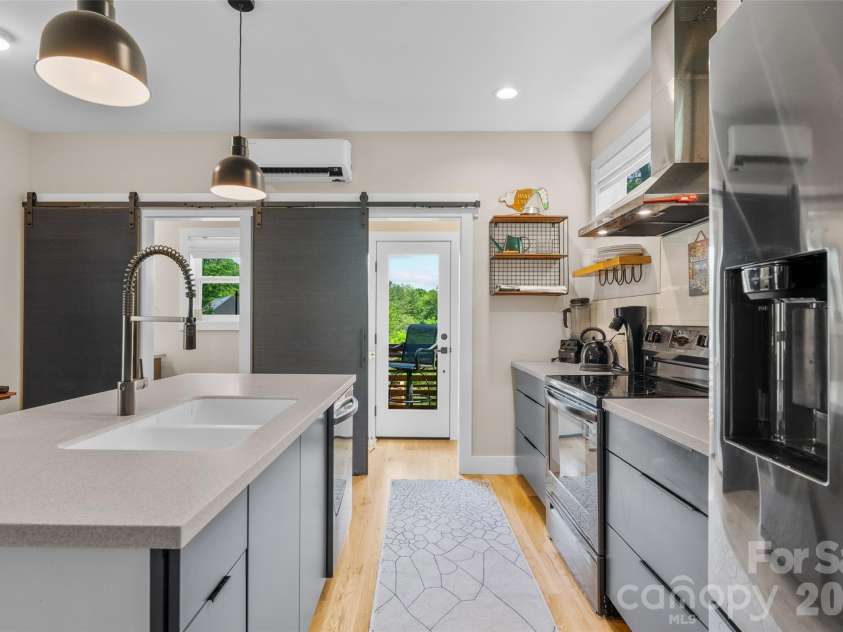 109 Thurland Avenue, Asheville, NC 28803.  MLS# CAR4261311, YatesRealty ID 30501. Half bath off kitchen in main house