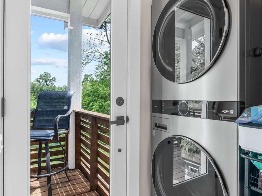 109 Thurland Avenue, Asheville, NC 28803.  MLS# CAR4261311, YatesRealty ID 30501. Laundry off kitchen 