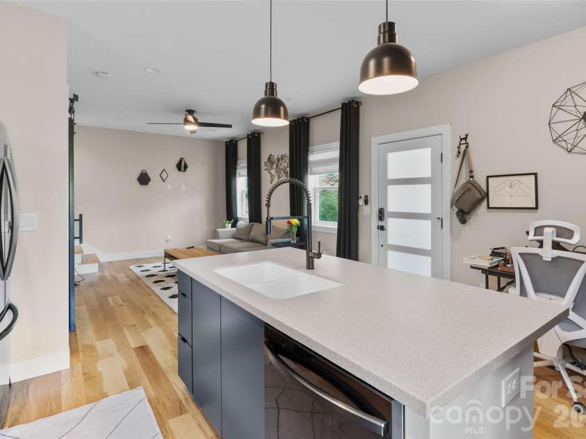 109 Thurland Avenue, Asheville, NC 28803.  MLS# CAR4261311, YatesRealty ID 30501. Open concept 