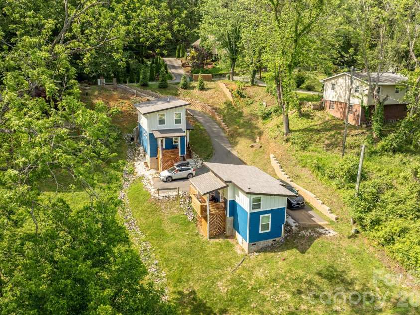 109 Thurland Avenue, Asheville, NC 28803.  MLS# CAR4261311, YatesRealty ID 30501. Perched on a Kenilworth Hillside