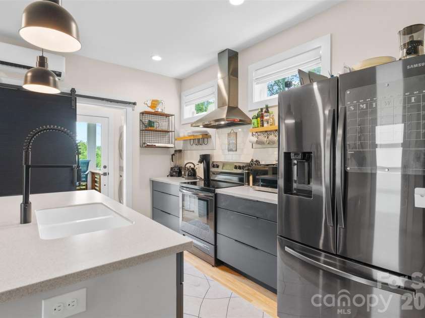 109 Thurland Avenue, Asheville, NC 28803.  MLS# CAR4261311, YatesRealty ID 30501. Well-appointed kitchen